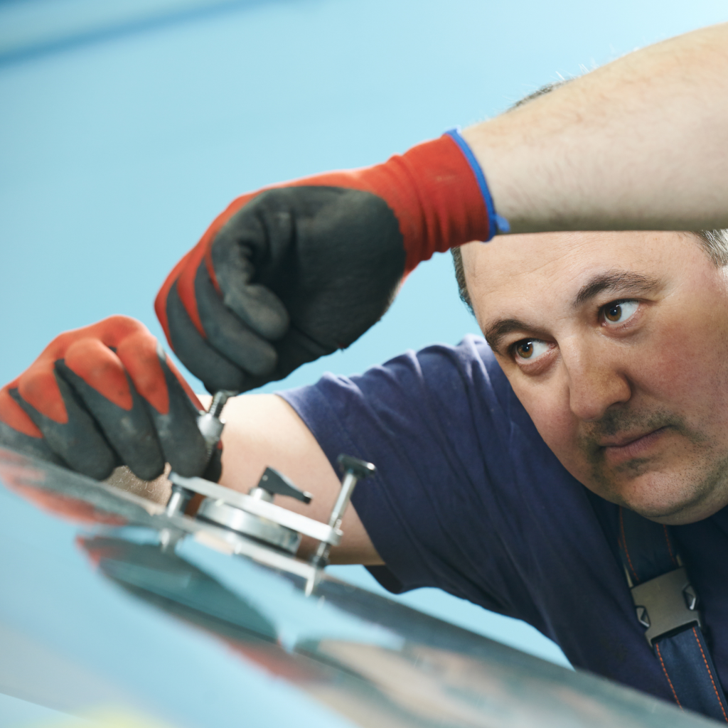 man replacing a windscreen